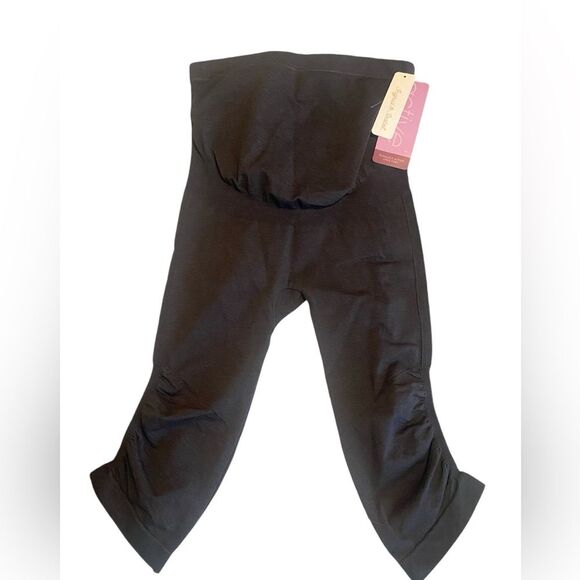 Women’s maternity pants | Ingrid & Isabel seamless active knee pants grey NWT M. - Picture 1 of 8